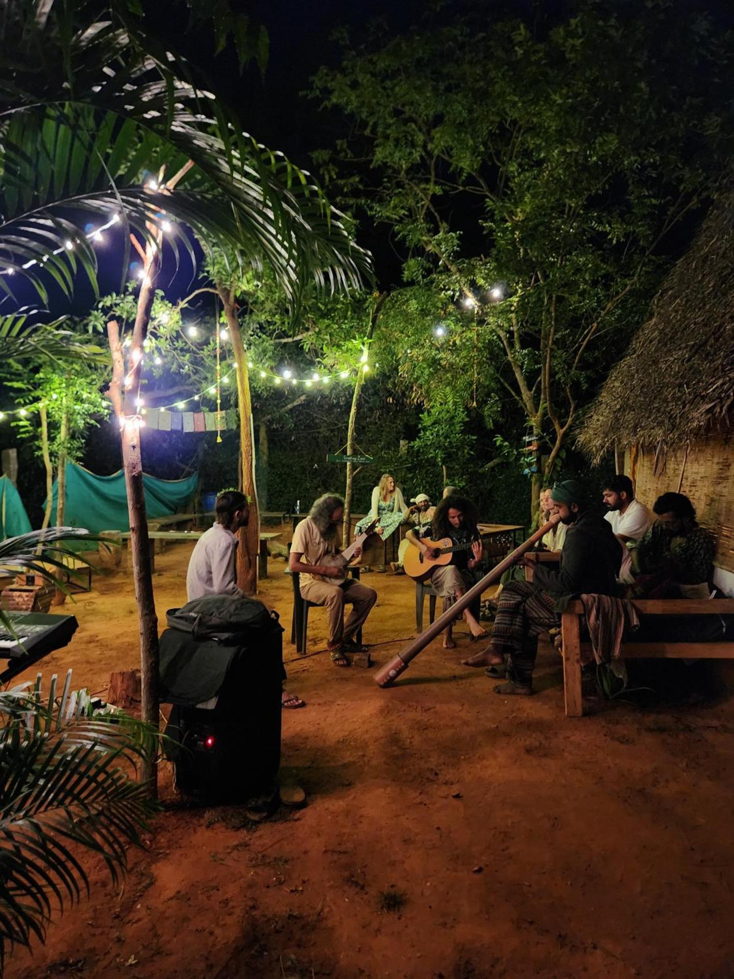 Nebula Nest Cafe & Hostel Auroville Kültér fotó